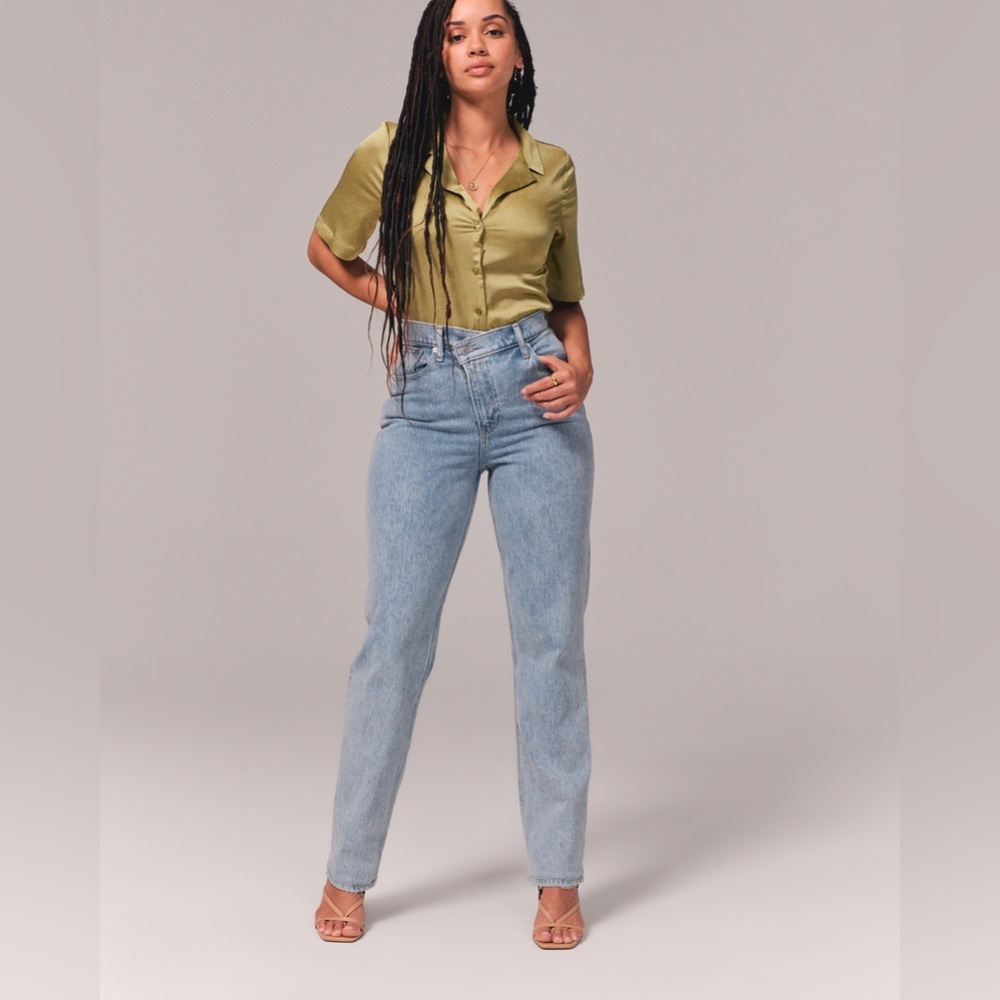 Abercrombie & Fitch Curve Love Ultra High Rise 90s Straight Jean Size 12 Long
